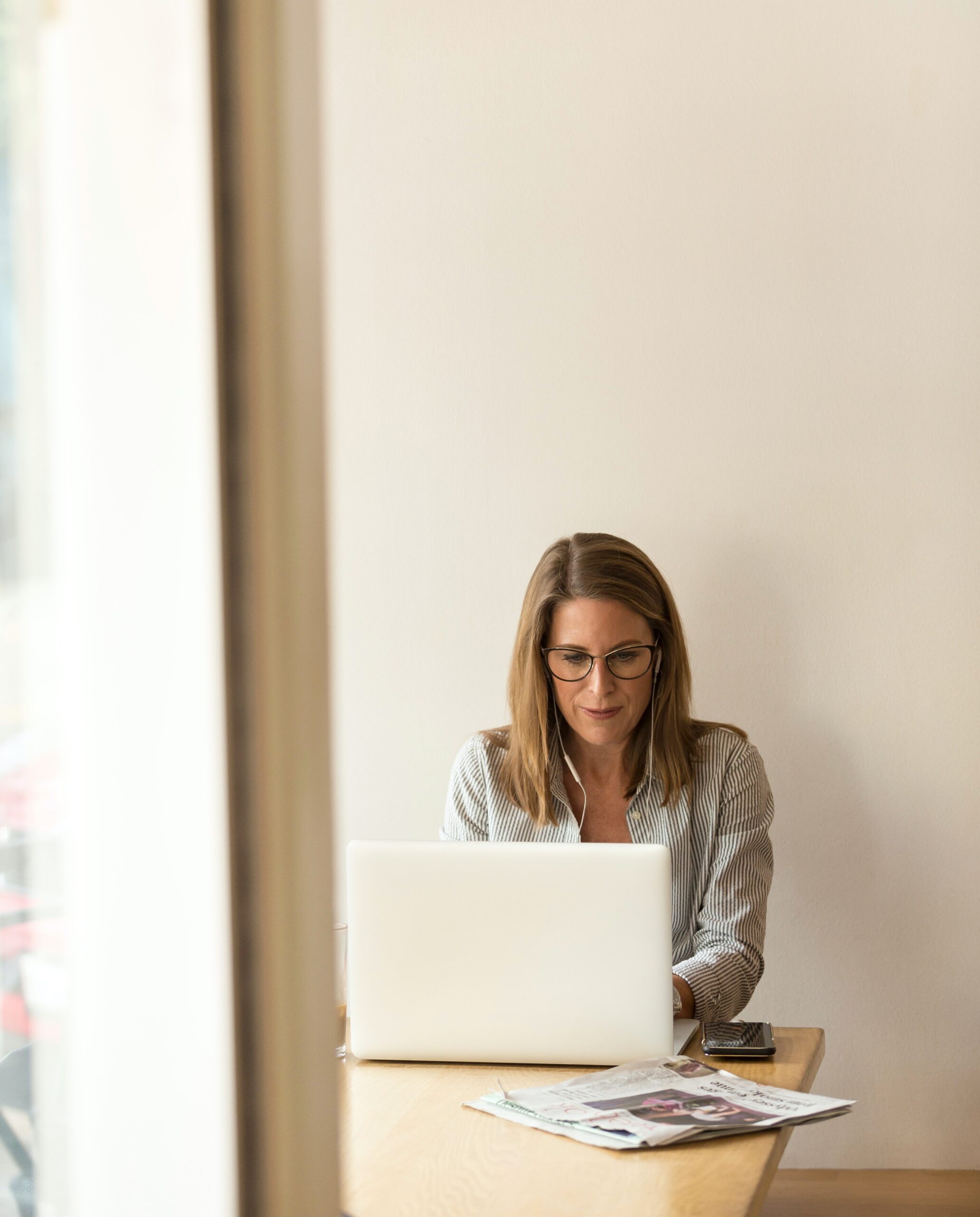 linkedin-sales-solutions-wS73LE0GnKs-unsplash (1)